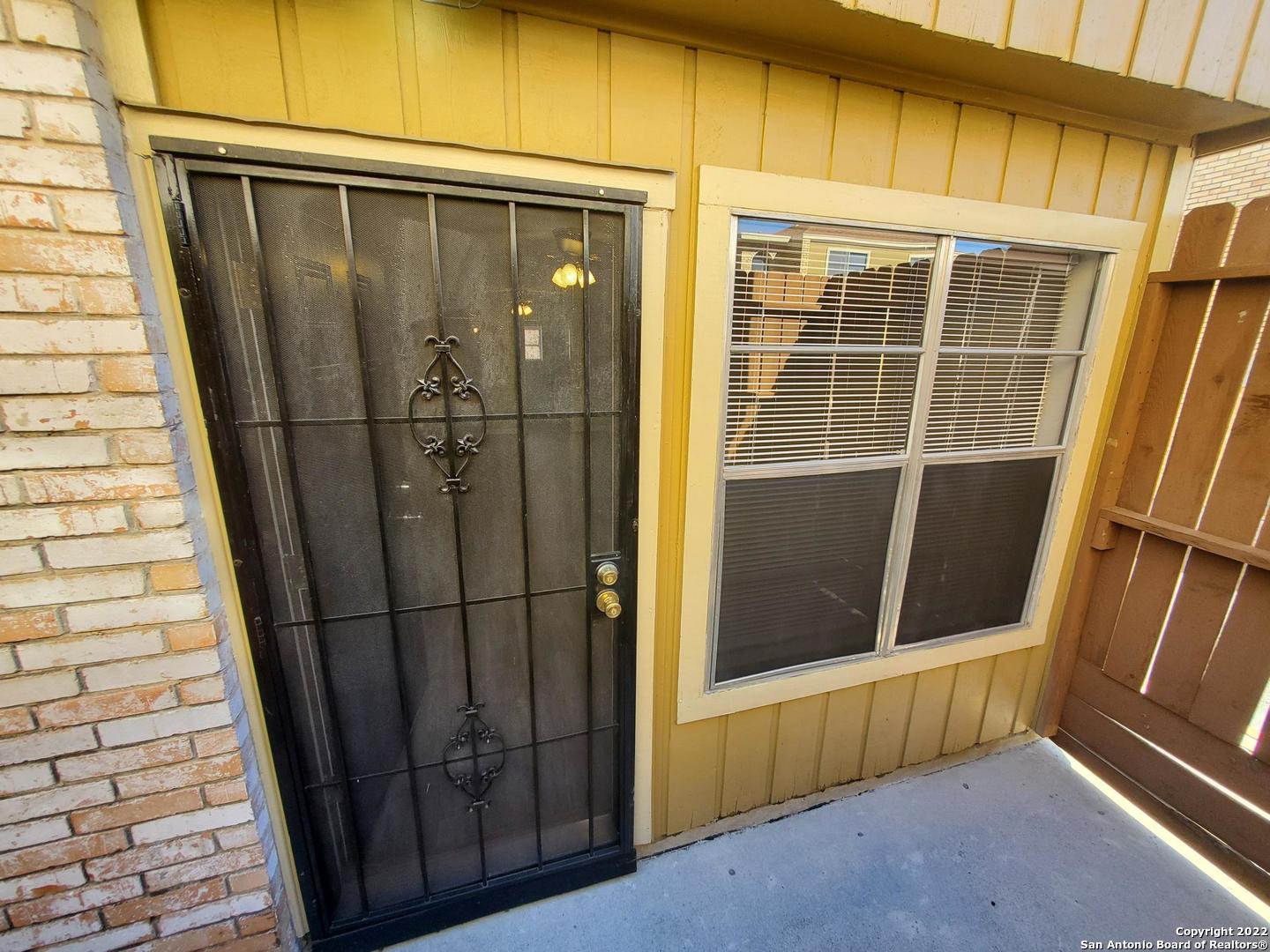 911 Y Vance Jackson Road San Antonio, TX 78201 - Photo 17 of 18 a view of front door