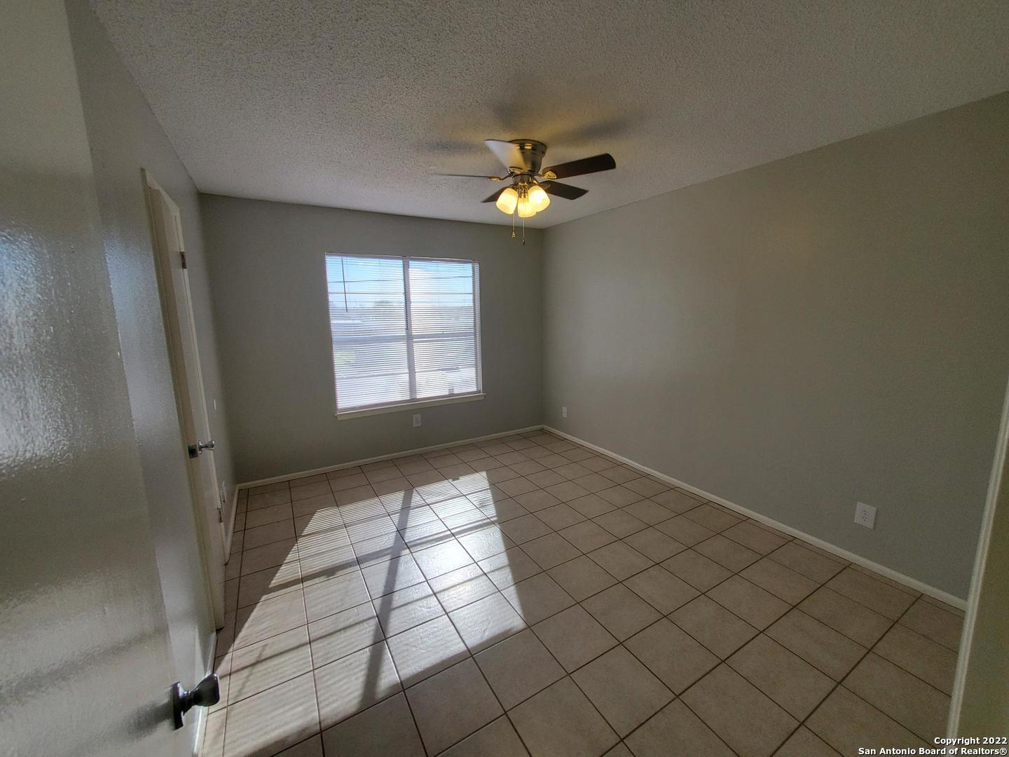 911 Y Vance Jackson Road San Antonio, TX 78201 - Photo 6 of 18 an empty room with windows and fan
