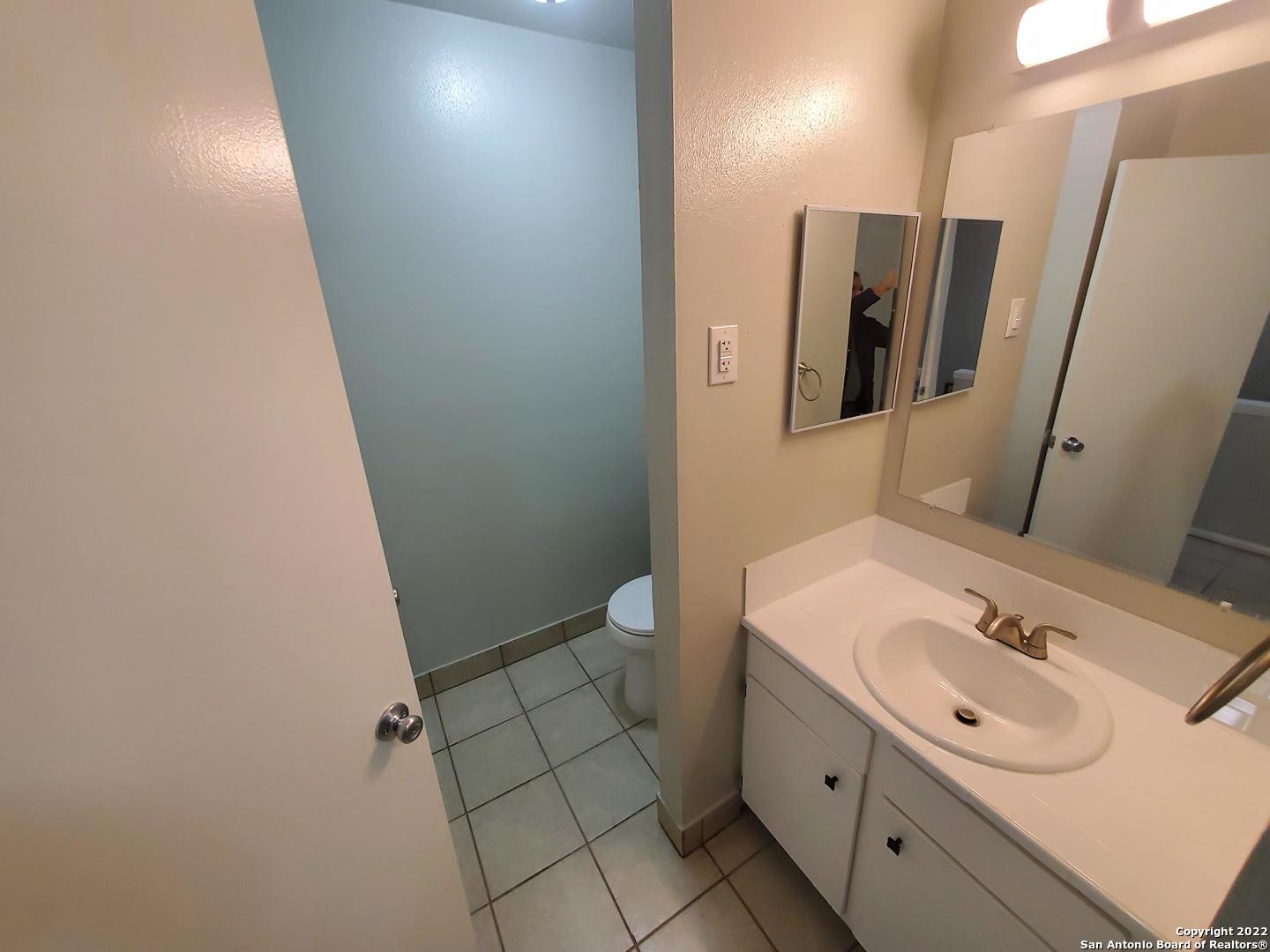 911 Y Vance Jackson Road San Antonio, TX 78201 - Photo 8 of 18 a bathroom with a sink toilet and shower
