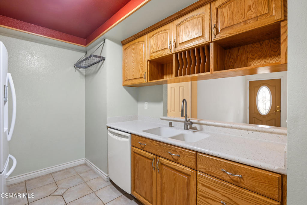 2044 Covington Avenue Simi Valley, CA 93065 - Photo 14 of 32 a bathroom with a sink and a mirror