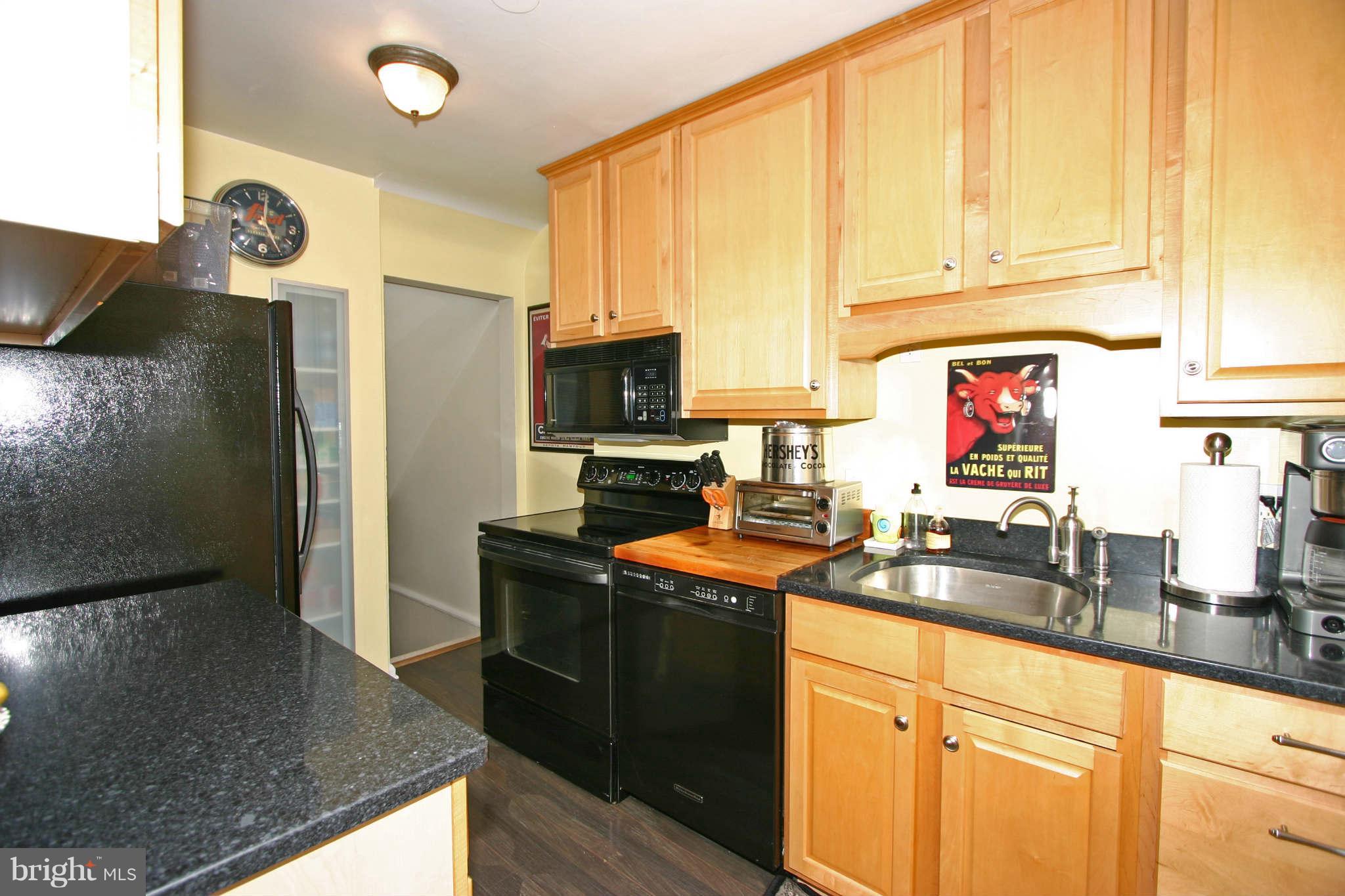 4237 32nd Road South Arlington, VA 22206 - Photo 2 of 30 Kitchen