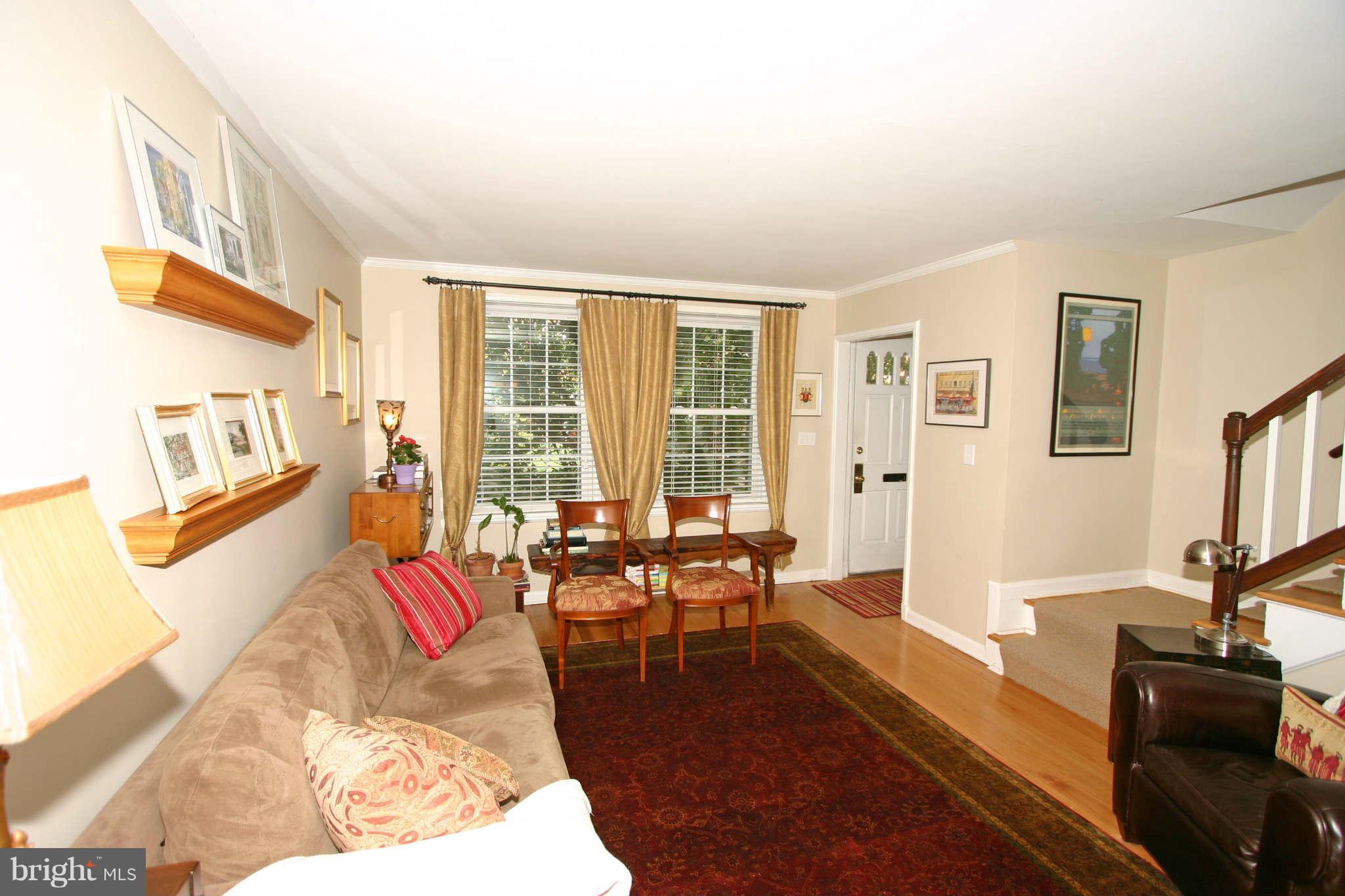 4237 32nd Road South Arlington, VA 22206 - Photo 12 of 30 Living Room
