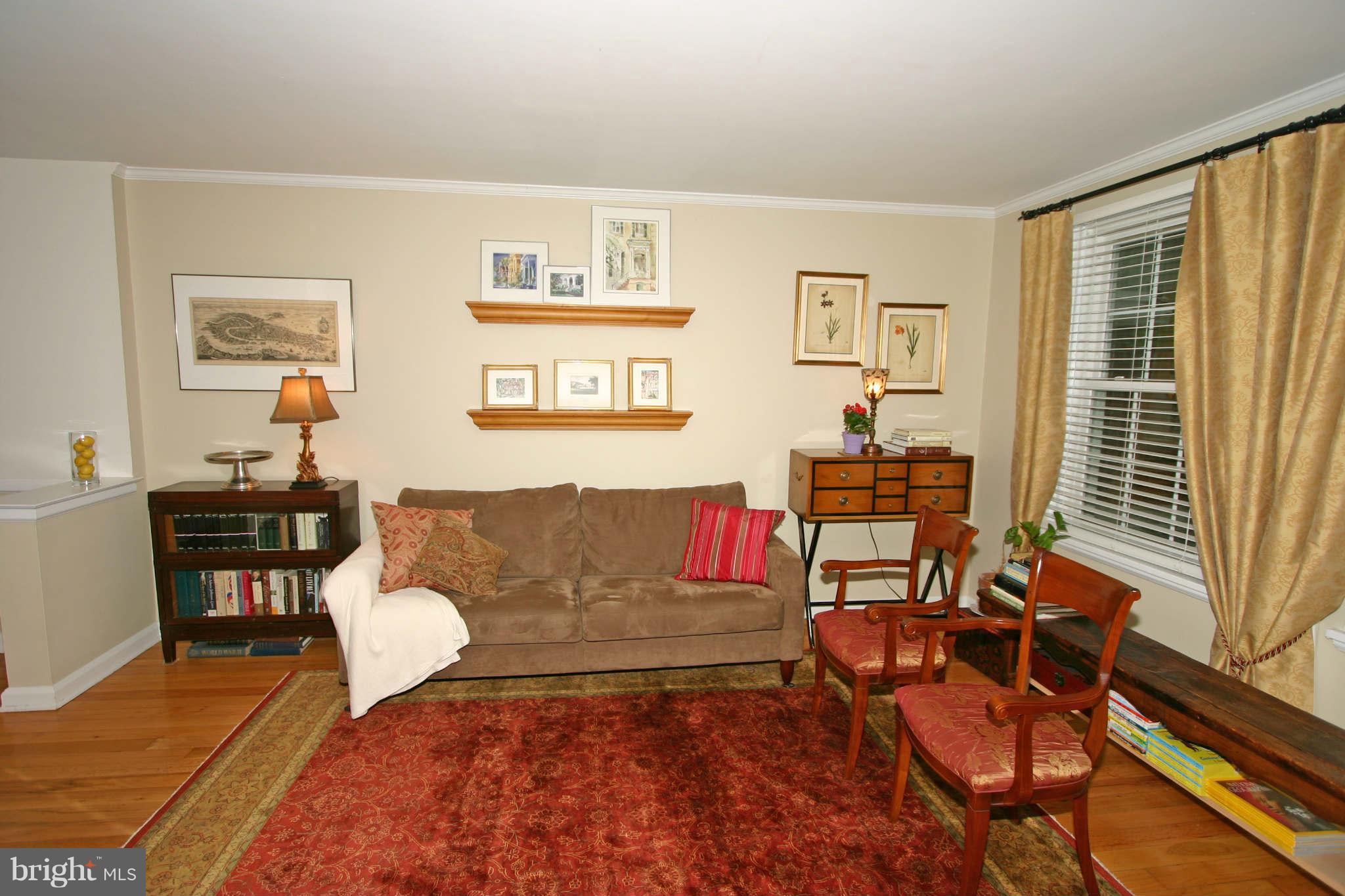 4237 32nd Road South Arlington, VA 22206 - Photo 13 of 30 Living Room