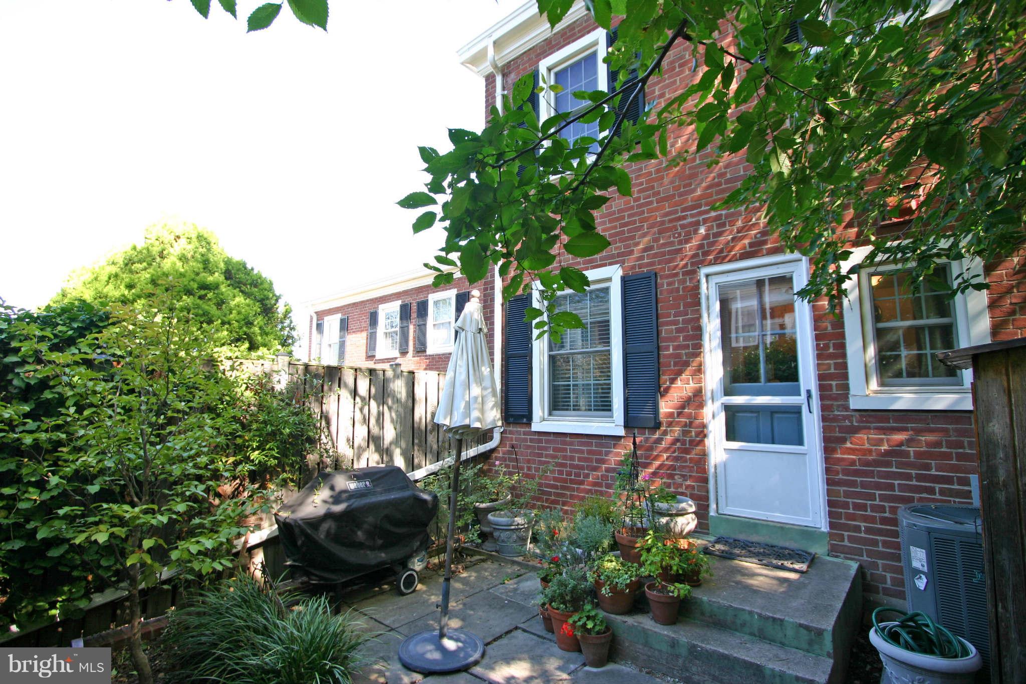 4237 32nd Road South Arlington, VA 22206 - Photo 26 of 30 Patio