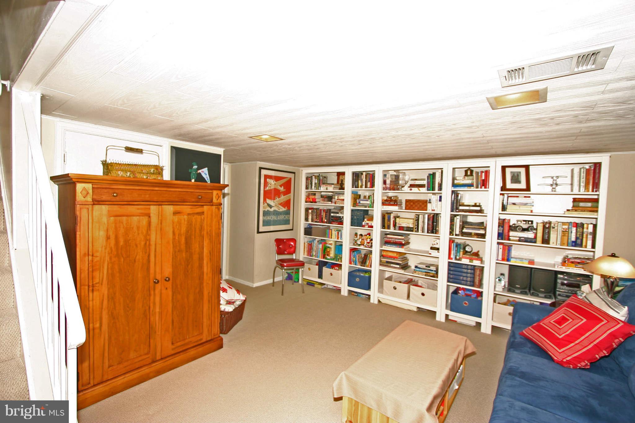 4237 32nd Road South Arlington, VA 22206 - Photo 4 of 30 Family Room