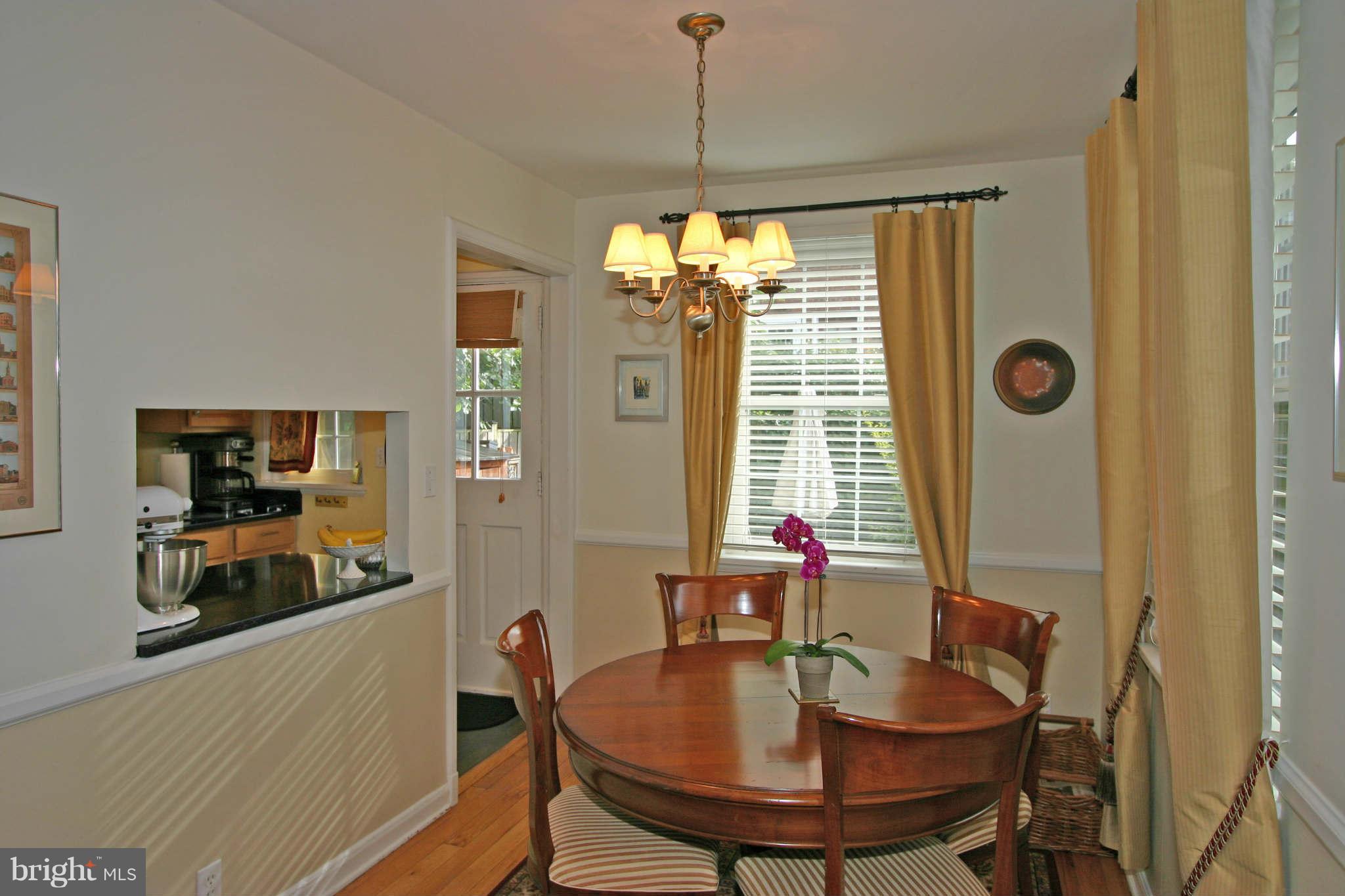 4237 32nd Road South Arlington, VA 22206 - Photo 5 of 30 Dining Room