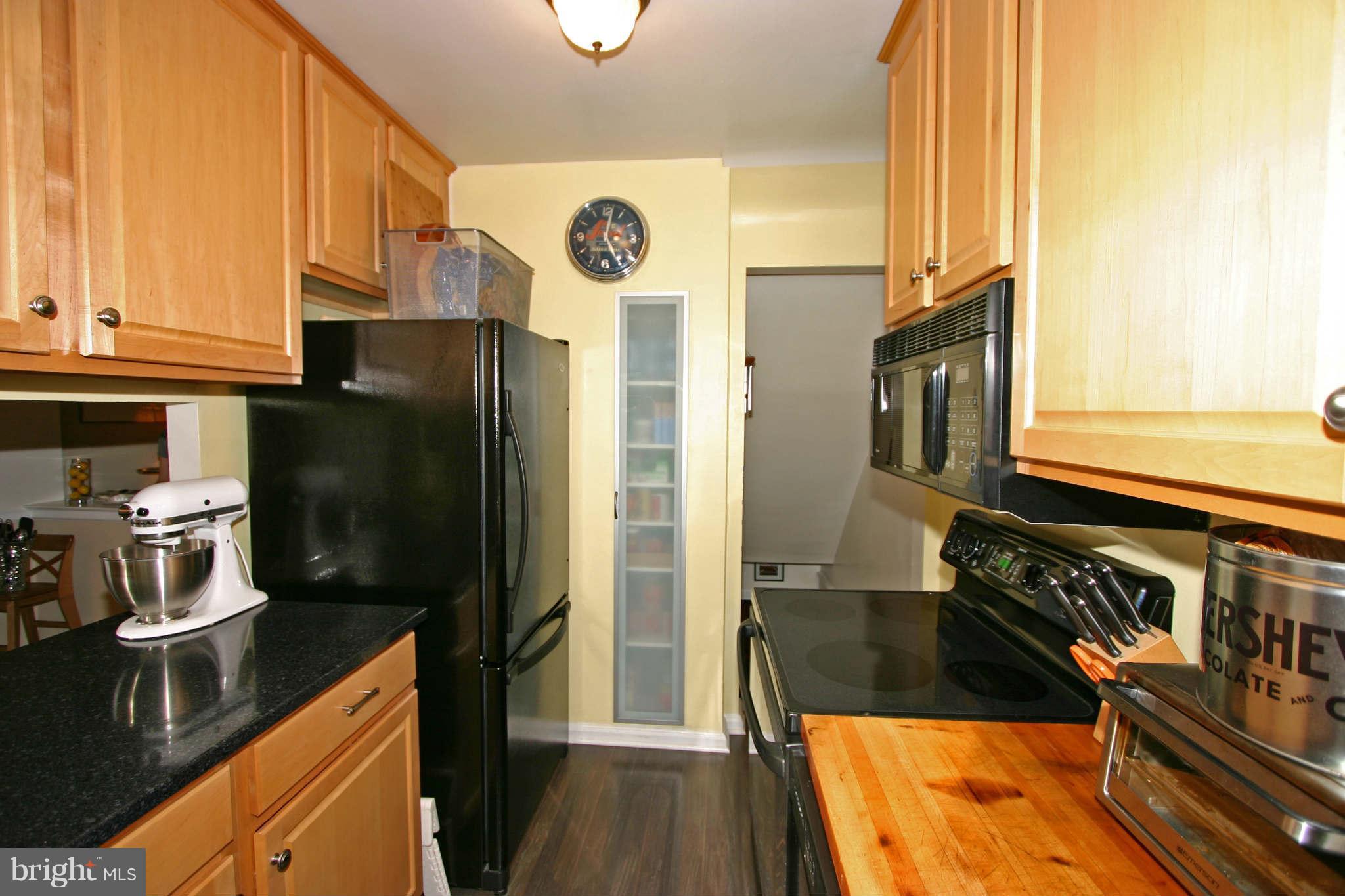 4237 32nd Road South Arlington, VA 22206 - Photo 8 of 30 Kitchen