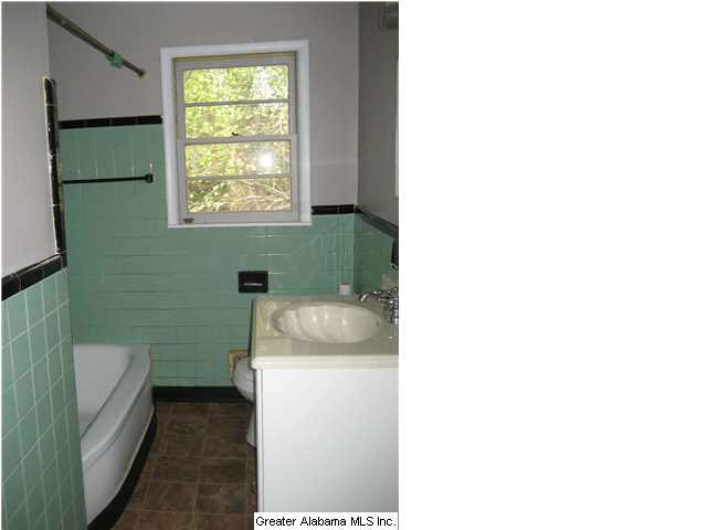932 Center Way Southwest Birmingham, AL 35211 - Photo 8 of 24