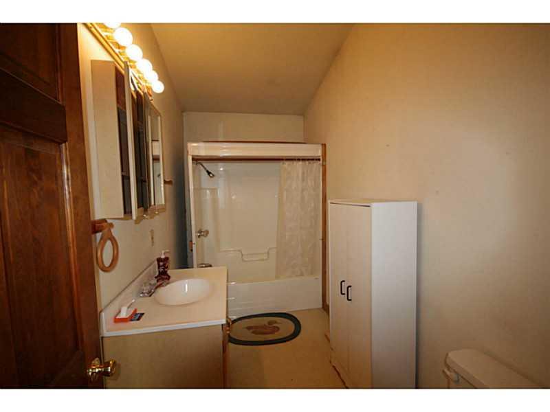 39 Summit Road Boothbay Harbor, ME 04538 - Photo 11 of 18 Bathroom.