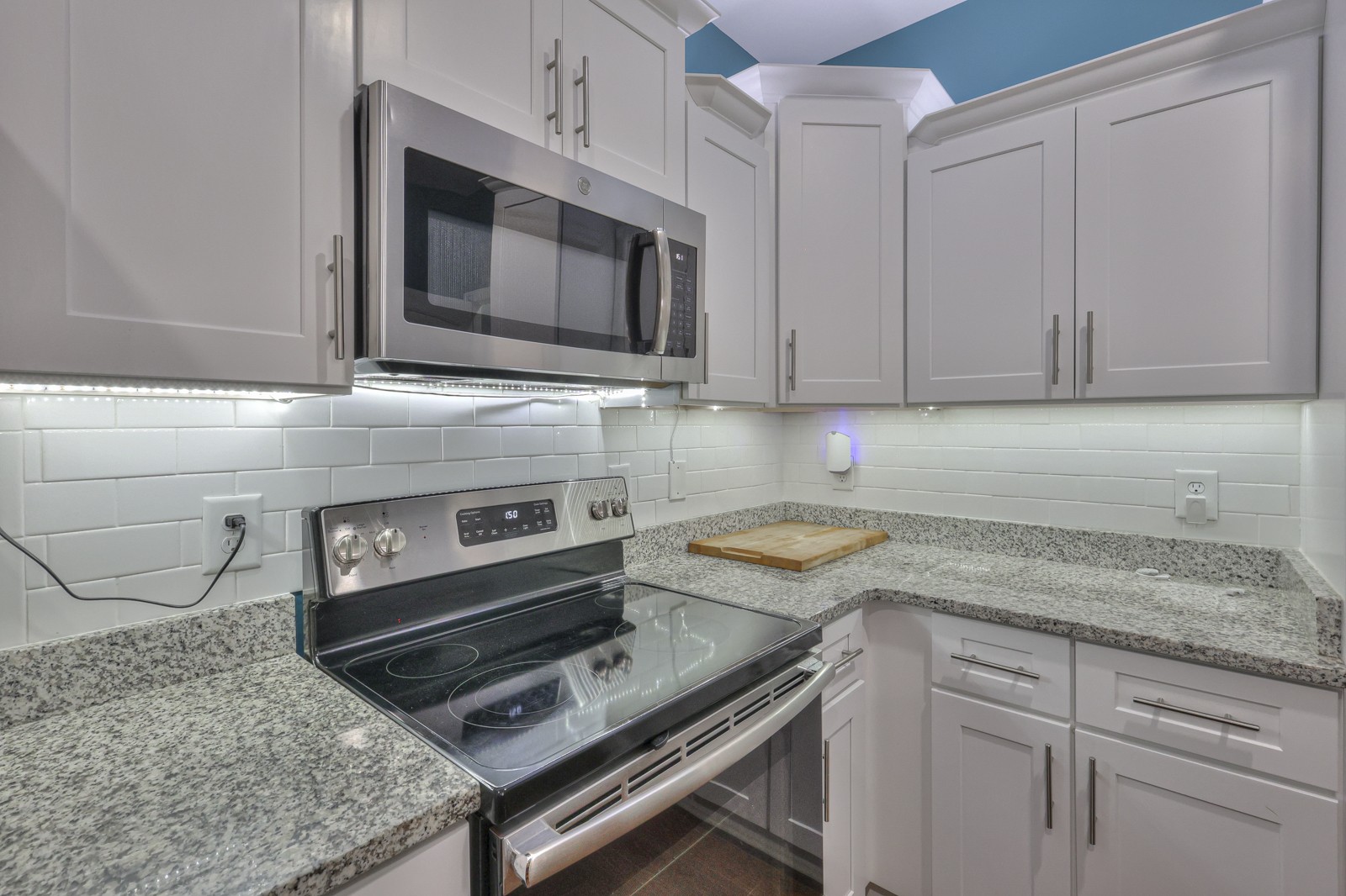 1300 Villa Circle Lebanon, TN 37090 - Photo 12 of 43 Under cabinet lighting that very few units will have.