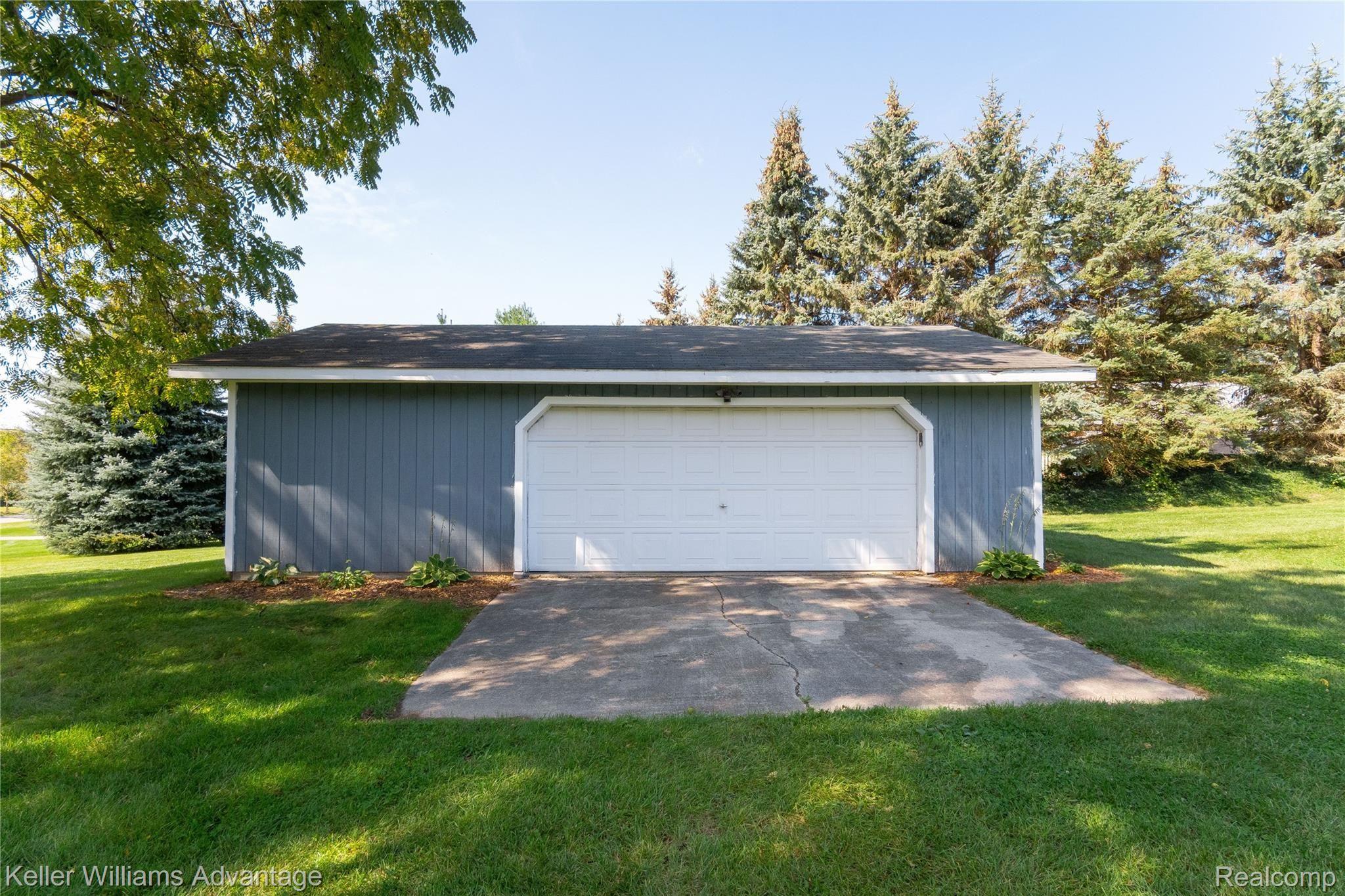 9251 Bergin Road Howell, MI 48843 - Photo 22 of 65 Exteriors (21 of 24).jpg