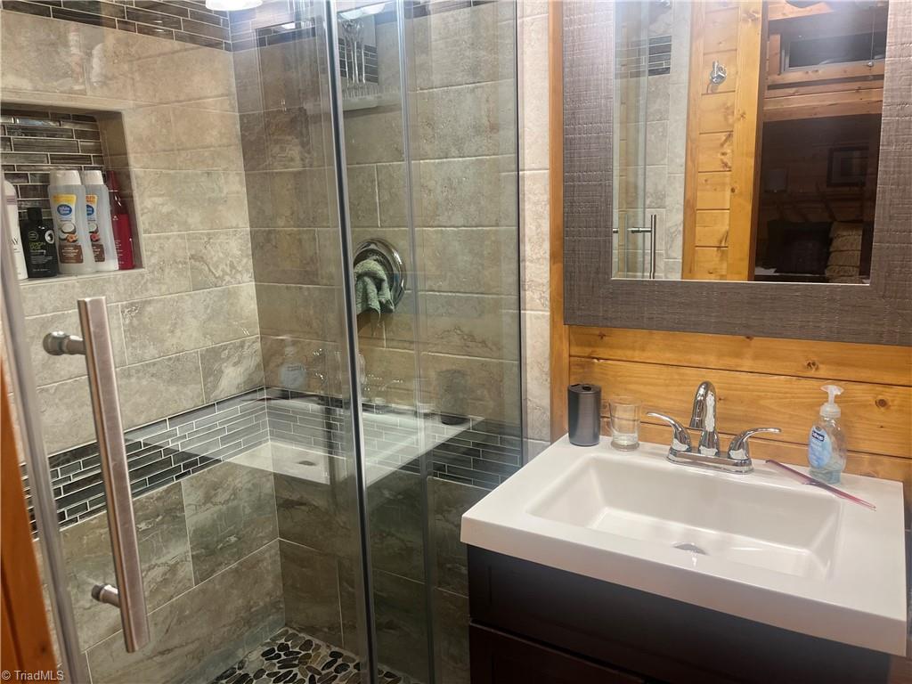 2524 Edmonds Road, Unit 17 Galax, VA 24333 - Photo 5 of 20