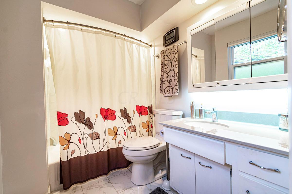 3069 Carisbrook Road Upper Arlington, OH 43221 - Photo 15 of 32