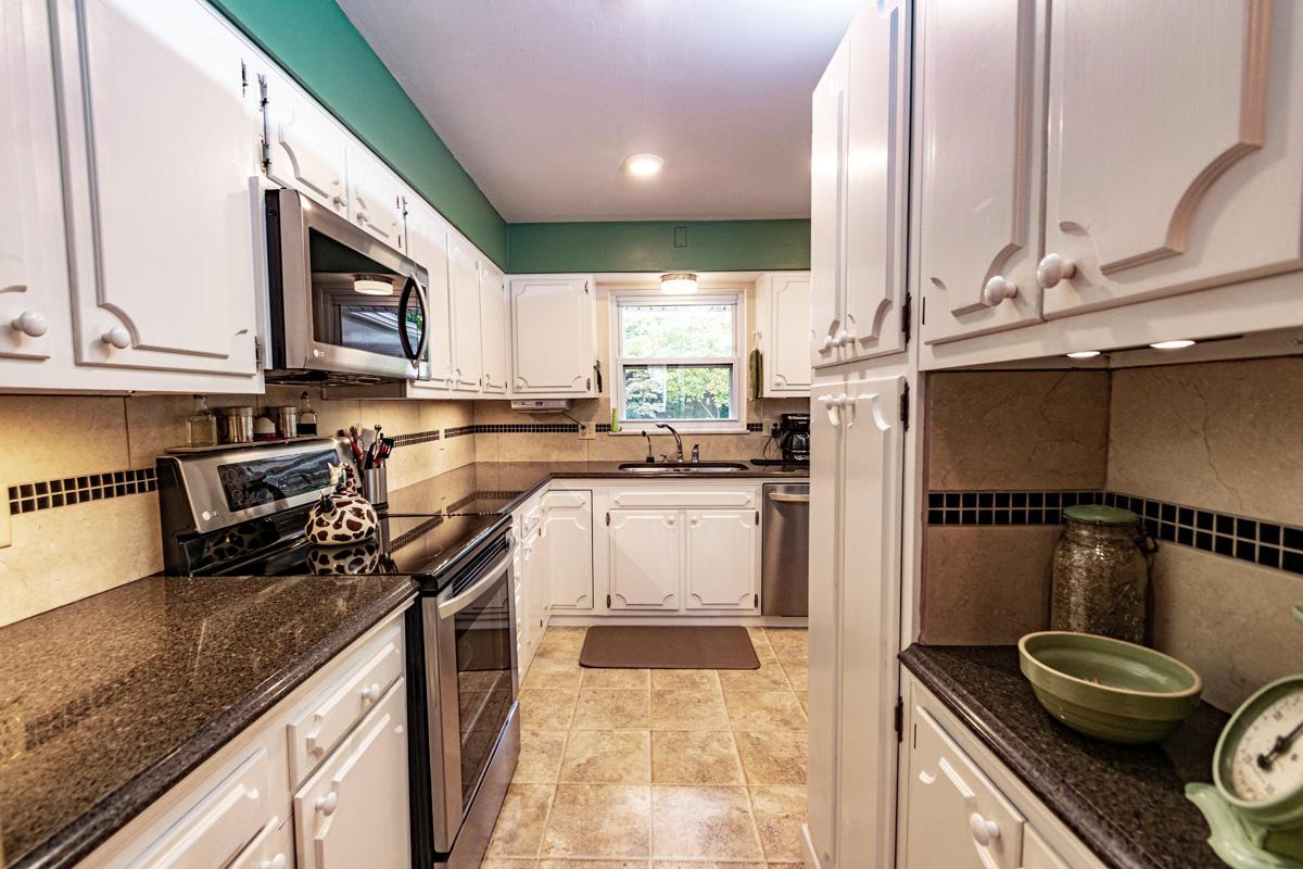 3069 Carisbrook Road Upper Arlington, OH 43221 - Photo 10 of 32