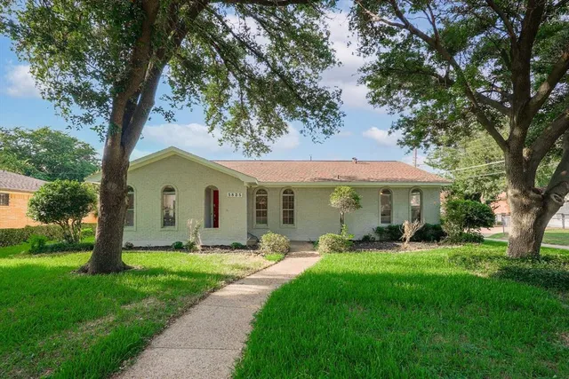 $3,450 | 5825 Hillcroft Street, Dallas, TX 75227