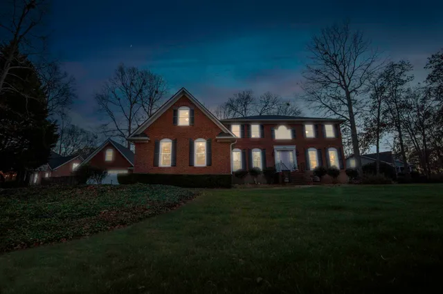 $722,900 | 131 Woodridge Drive, Spartanburg, SC 29301