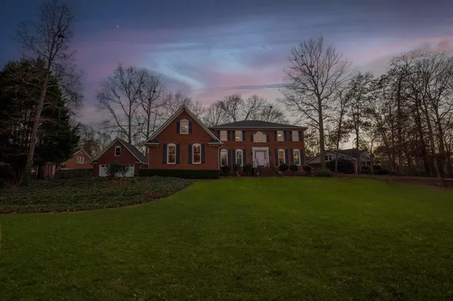 $722,900 | 131 Woodridge Drive, Spartanburg, SC 29301