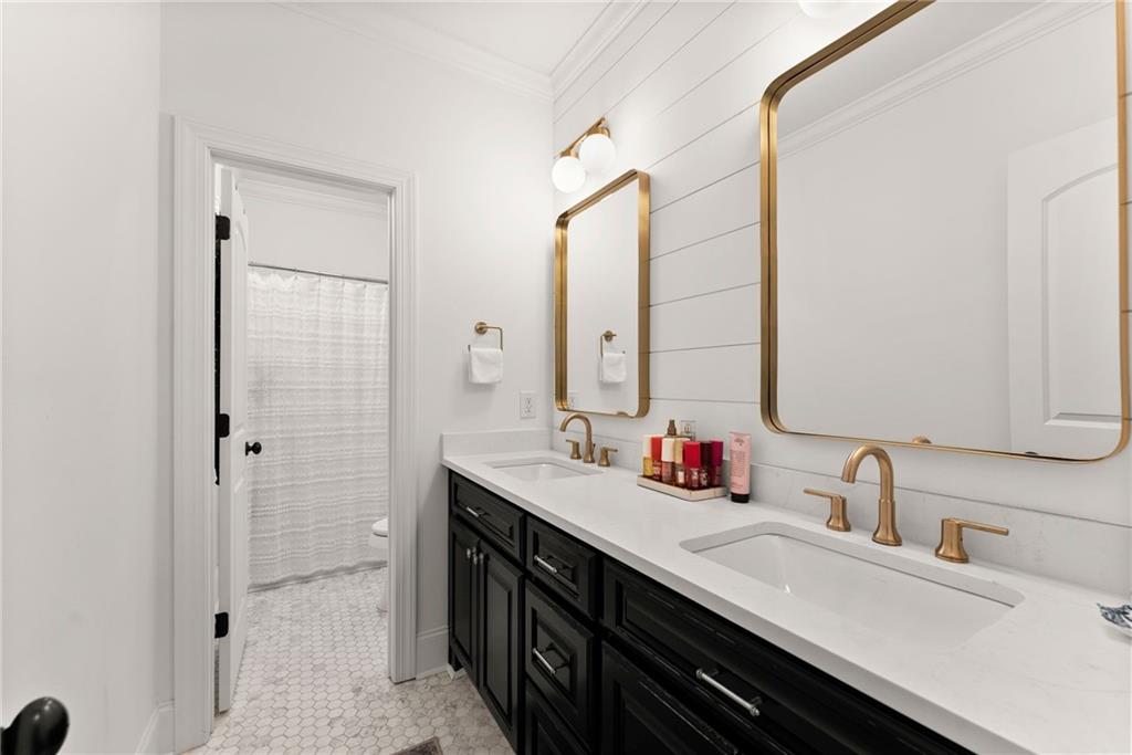 4529 Montclair Circle Gainesville, GA 30506 - Photo 15 of 34 a bathroom with a double vanity sink mirror and