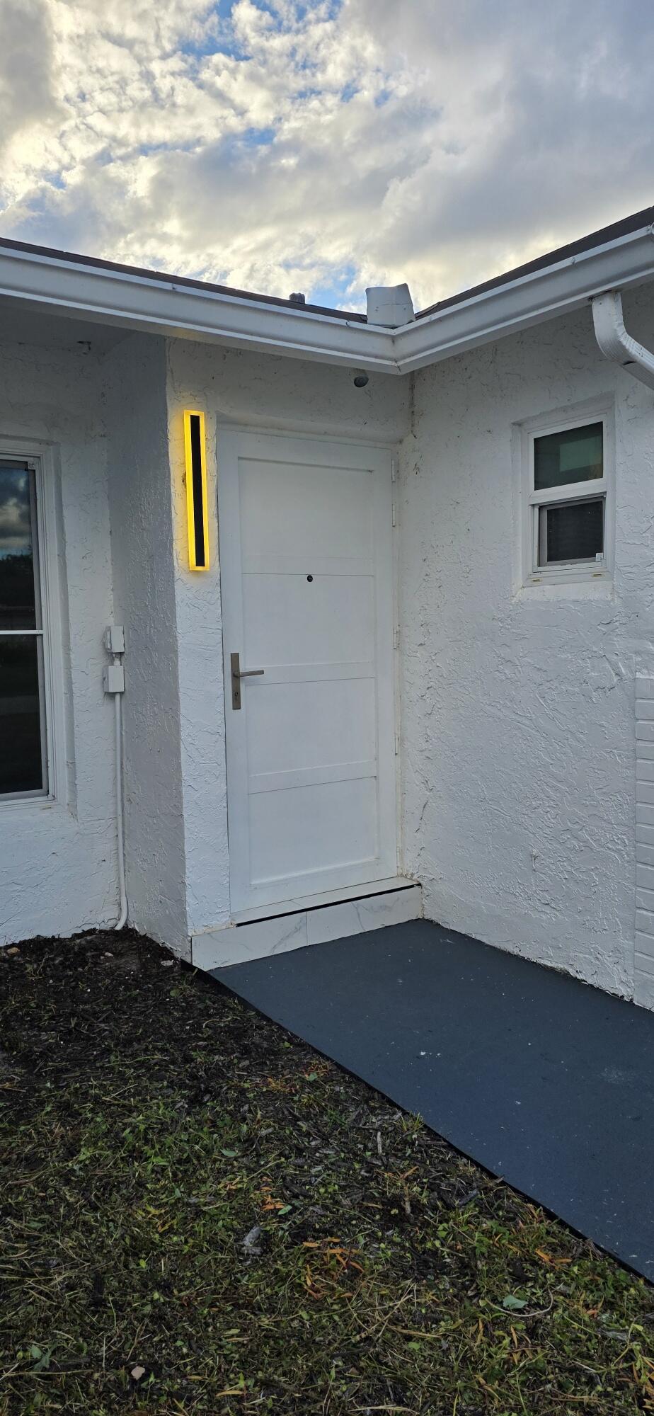 7112 Pine Manor Drive Lake Worth, FL 33467 - Photo 5 of 32