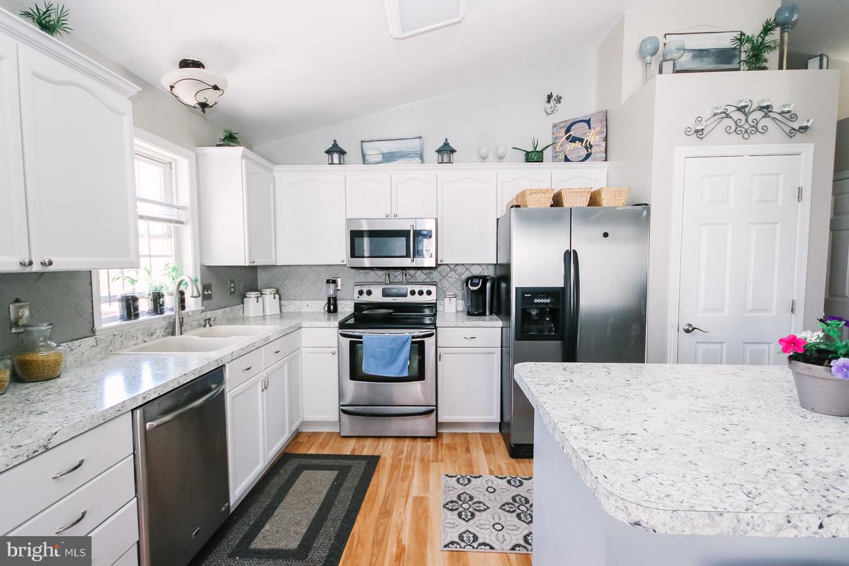 314 Huntinghorn Street Taneytown, MD 21787 - Photo 12 of 30 Kitchen