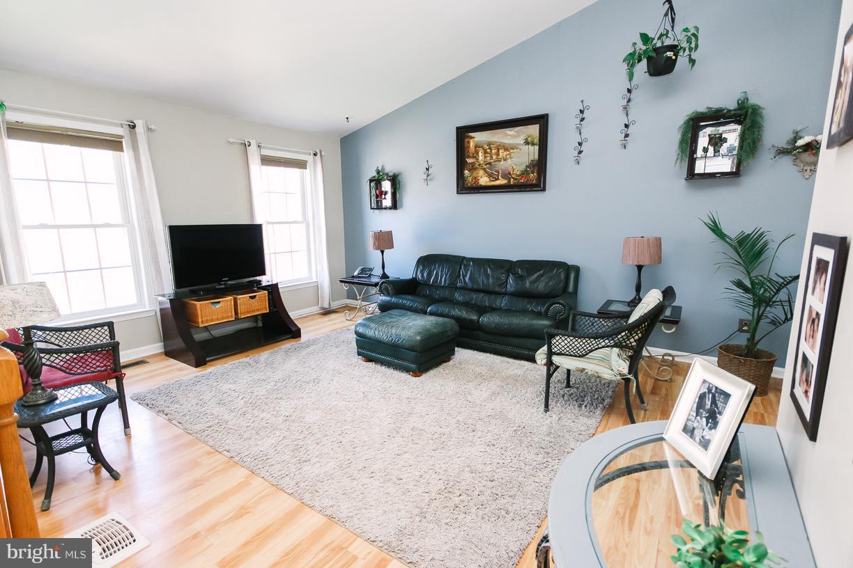 314 Huntinghorn Street Taneytown, MD 21787 - Photo 5 of 30 Living Room