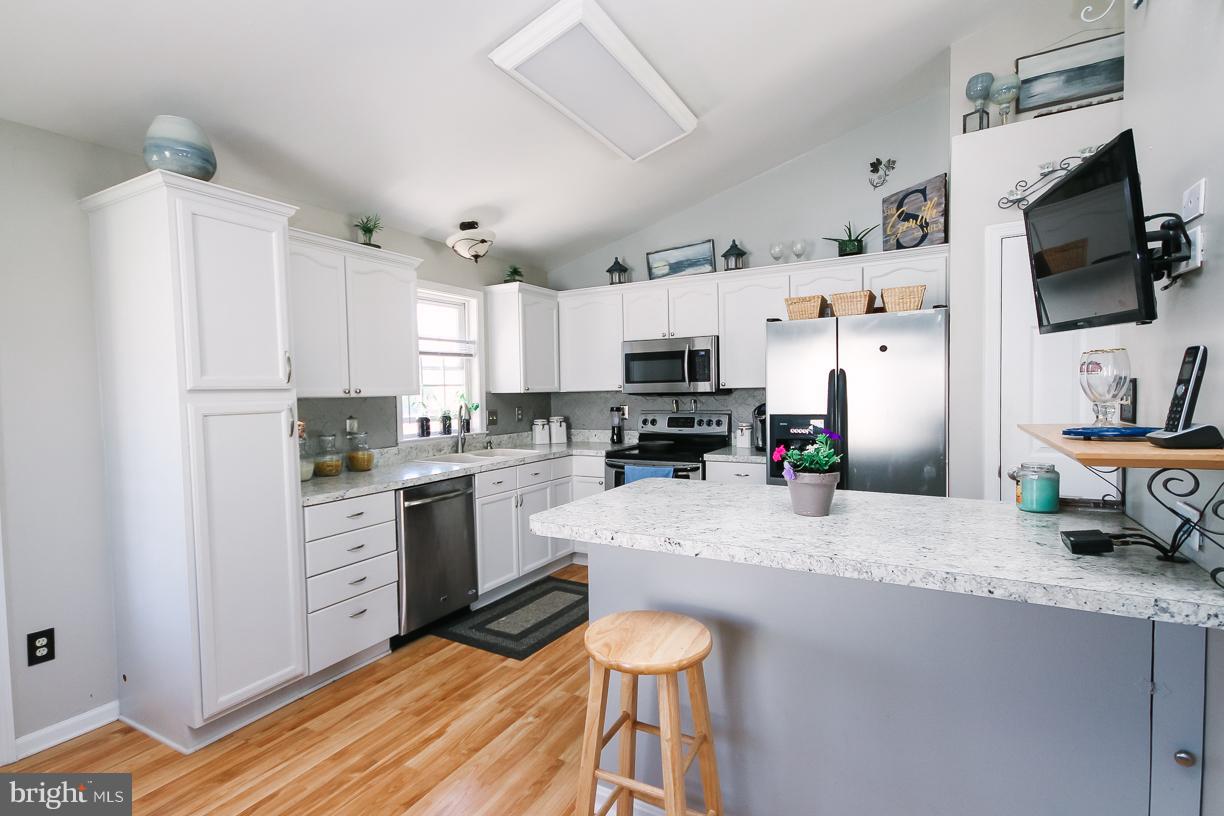 314 Huntinghorn Street Taneytown, MD 21787 - Photo 8 of 30 Kitchen