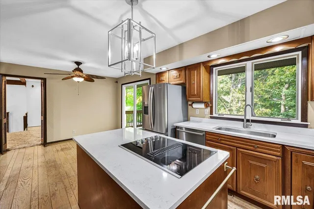 $329,900 | 3413 West Capitol Drive, Peoria, IL 61614