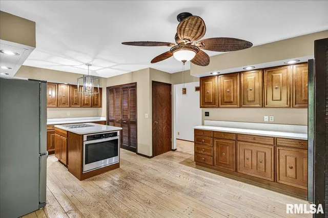 $329,900 | 3413 West Capitol Drive, Peoria, IL 61614