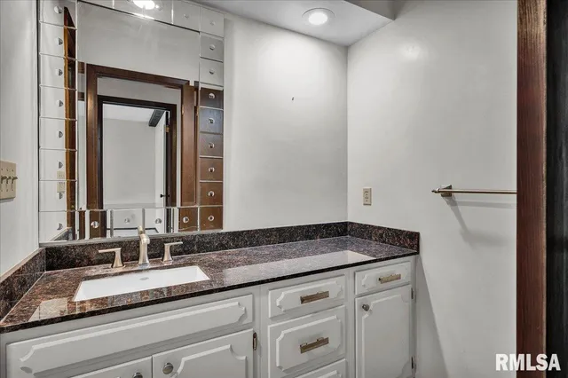 $329,900 | 3413 West Capitol Drive, Peoria, IL 61614