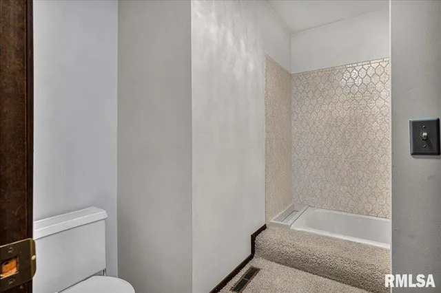 $329,900 | 3413 West Capitol Drive, Peoria, IL 61614