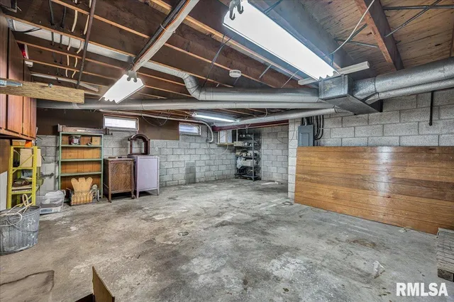 $329,900 | 3413 West Capitol Drive, Peoria, IL 61614