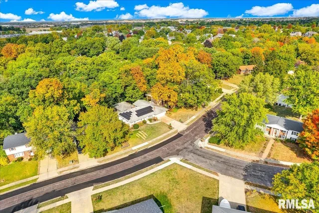 $329,900 | 3413 West Capitol Drive, Peoria, IL 61614