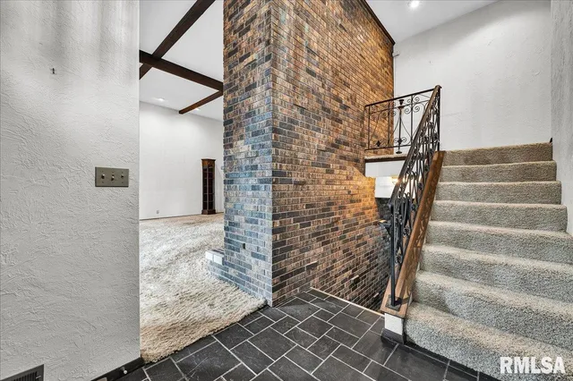 $329,900 | 3413 West Capitol Drive, Peoria, IL 61614