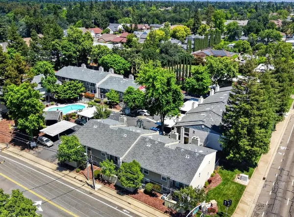 an aerial view of a house having yard