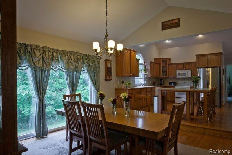 2389 Olds Road Metamora, MI 48455 - Photo 7 of 31 diningrm.jpg