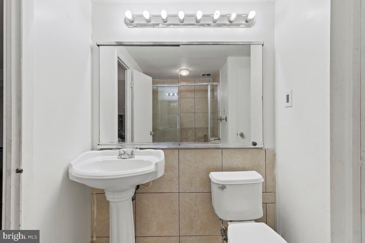 49 Fairmount Drive Willingboro, NJ 08046 - Photo 14 of 19 a bathroom with a toilet sink and mirror