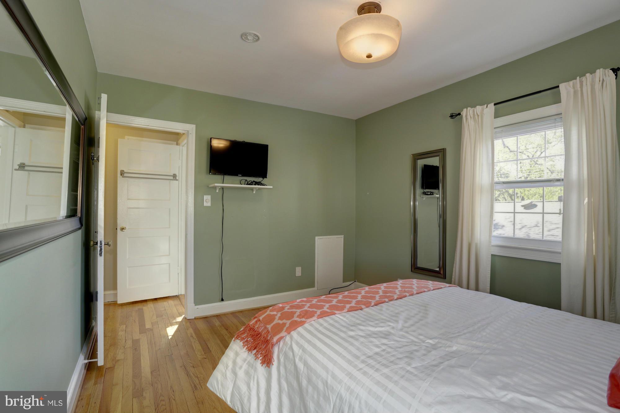 10014 Sidney Road Silver Spring, MD 20901 - Photo 21 of 29 Bedroom (Master)