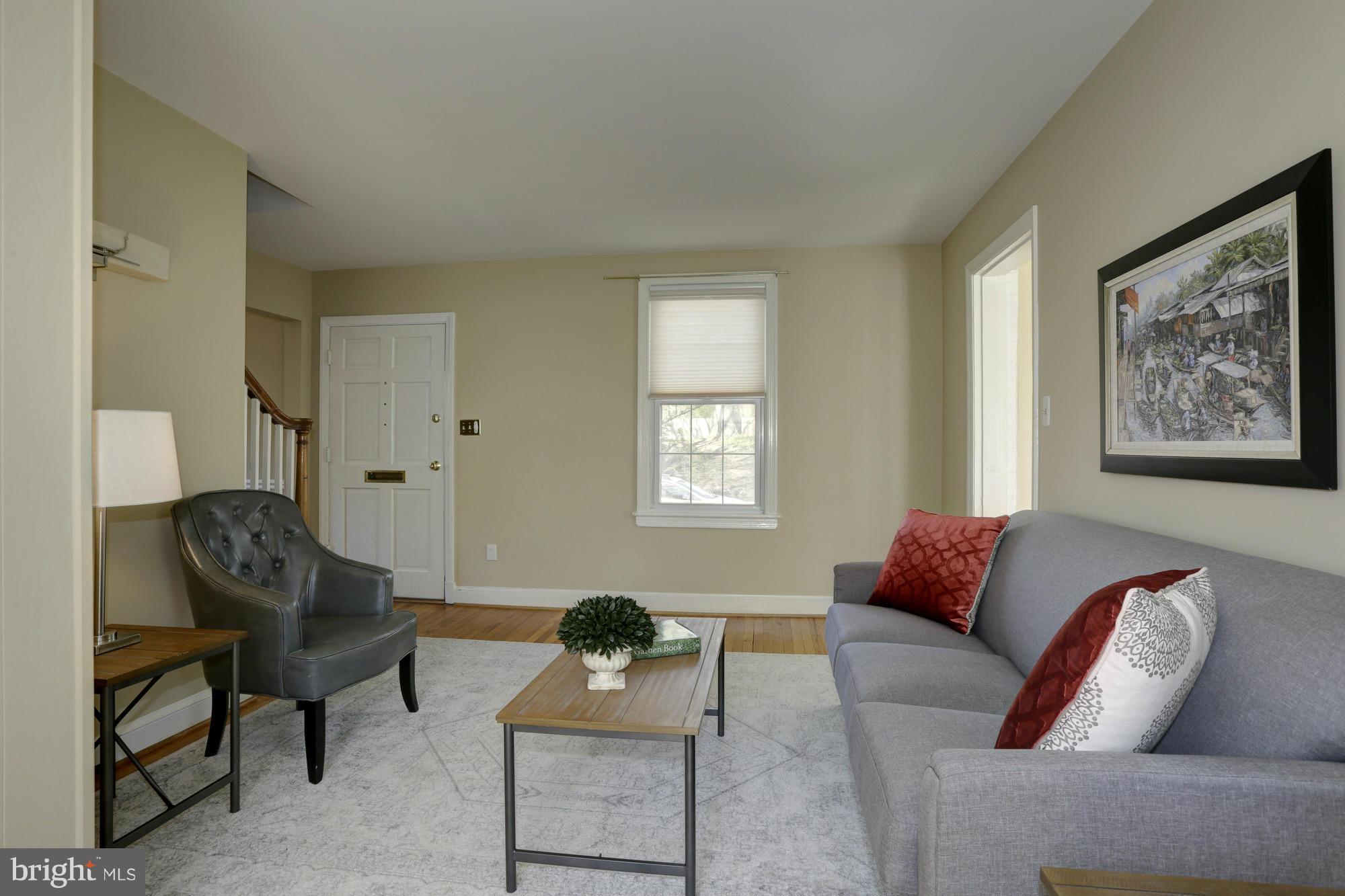 10014 Sidney Road Silver Spring, MD 20901 - Photo 5 of 29 Living Room