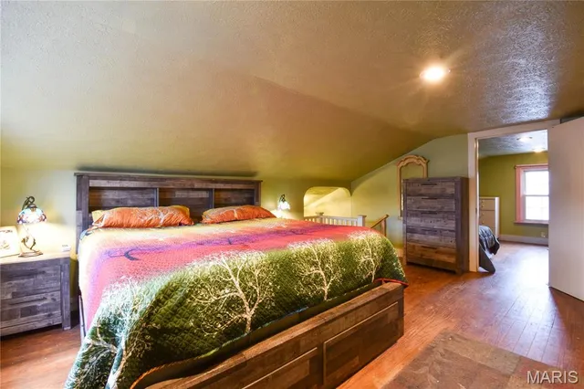 $225,000 | 919 West Henry Street, Staunton, IL 62088