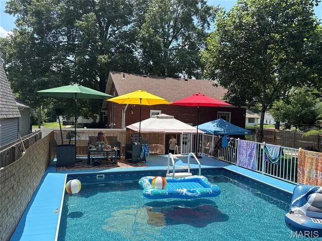 $225,000 | 919 West Henry Street, Staunton, IL 62088