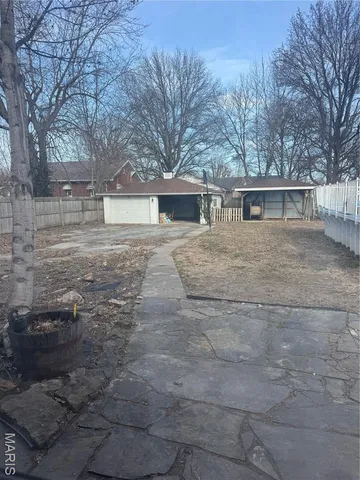 $225,000 | 919 West Henry Street, Staunton, IL 62088