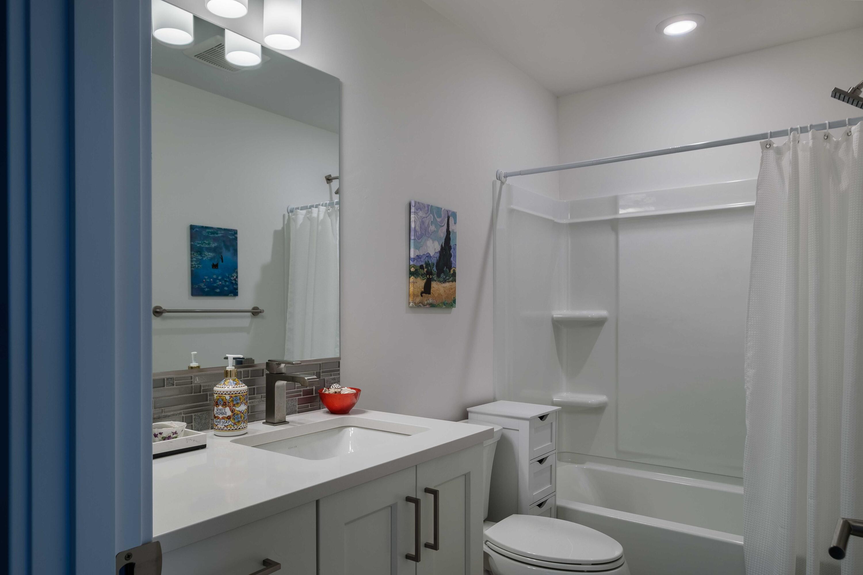 3795 Eagle Road Bend, OR 97701 - Photo 21 of 22 Bathroom