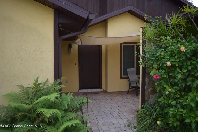 a view of an entrance to house