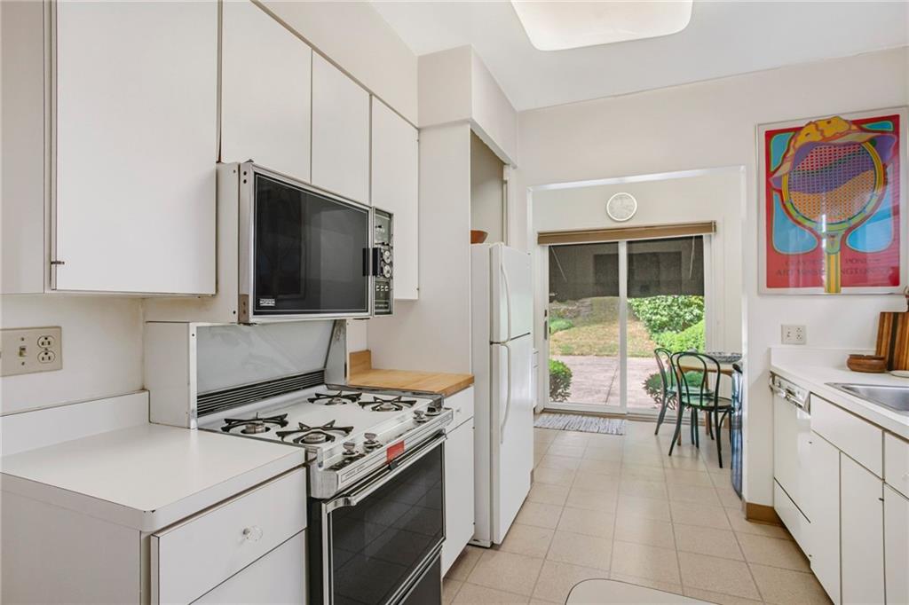 1232 Murdoch Road Pittsburgh, PA 15217 - Photo 12 of 38 a kitchen with a stove and a microwave