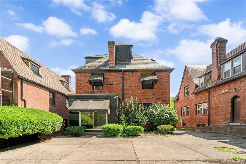 1232 Murdoch Road Pittsburgh, PA 15217 - Photo 31 of 38 a front view of a residential apartment building with a yard