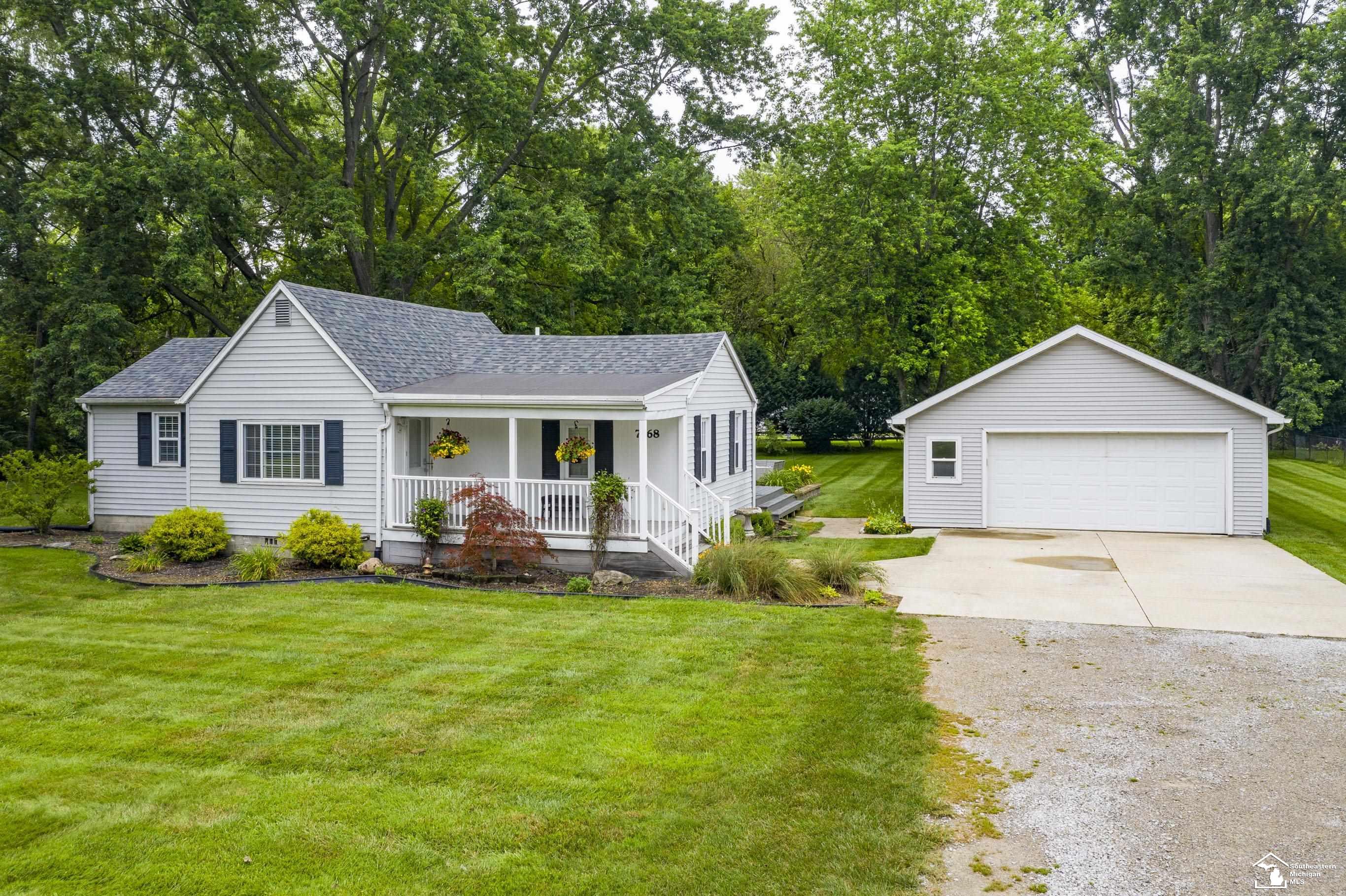 7768 Summerfield Road Lambertville, MI 48144 - Photo 3 of 33
