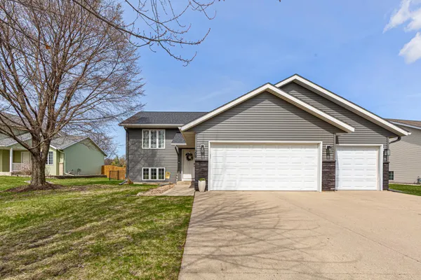 $399,900 | 228 Inverness Drive, Mankato, MN 56001