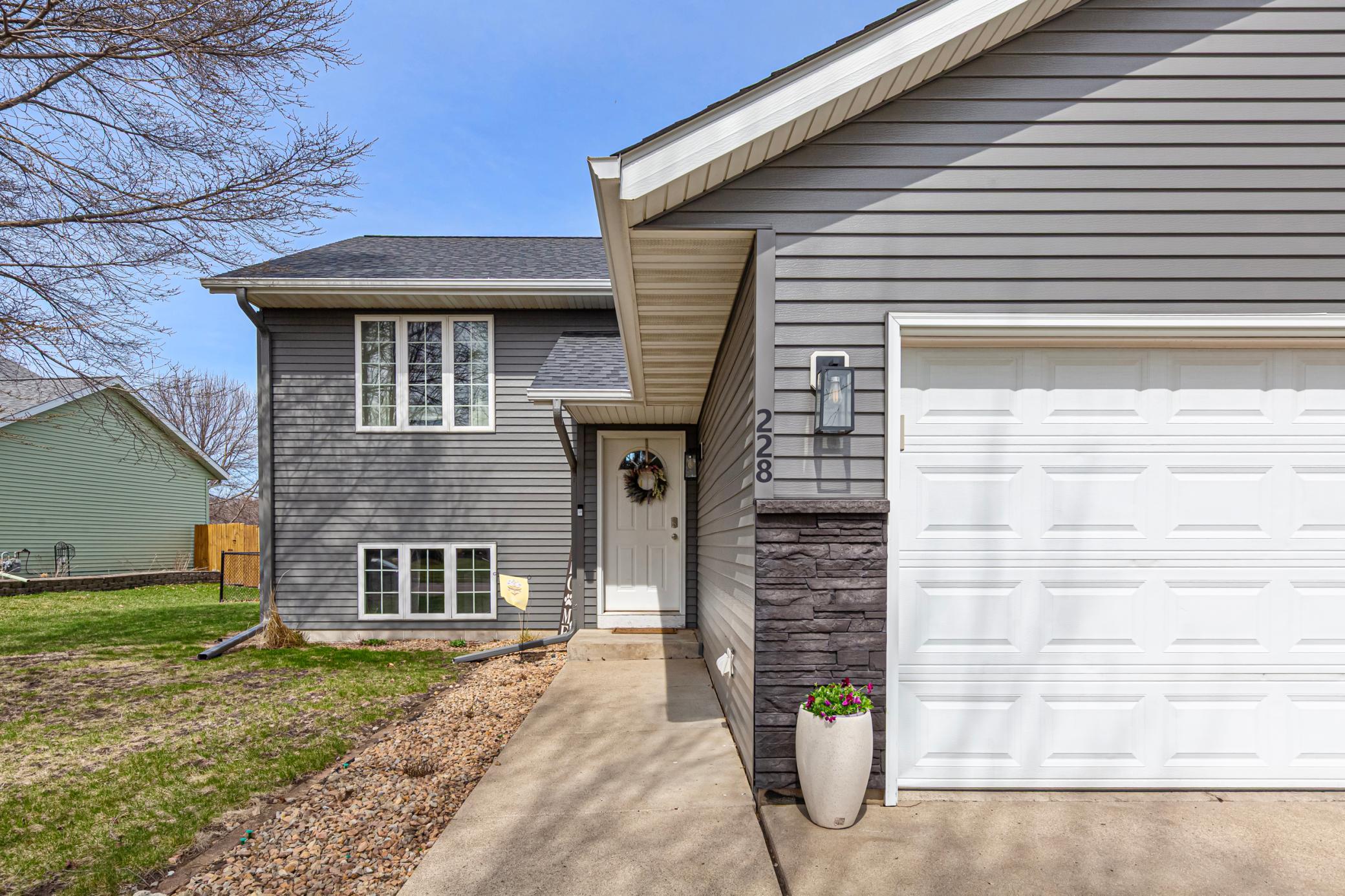 228 Inverness Drive Mankato, MN 56001 - Photo 2 of 26