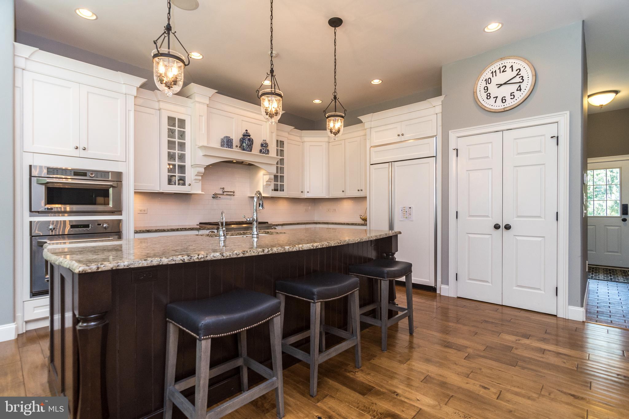7258 Beech Road Ambler, PA 19002 - Photo 13 of 44 Kitchen with island seating