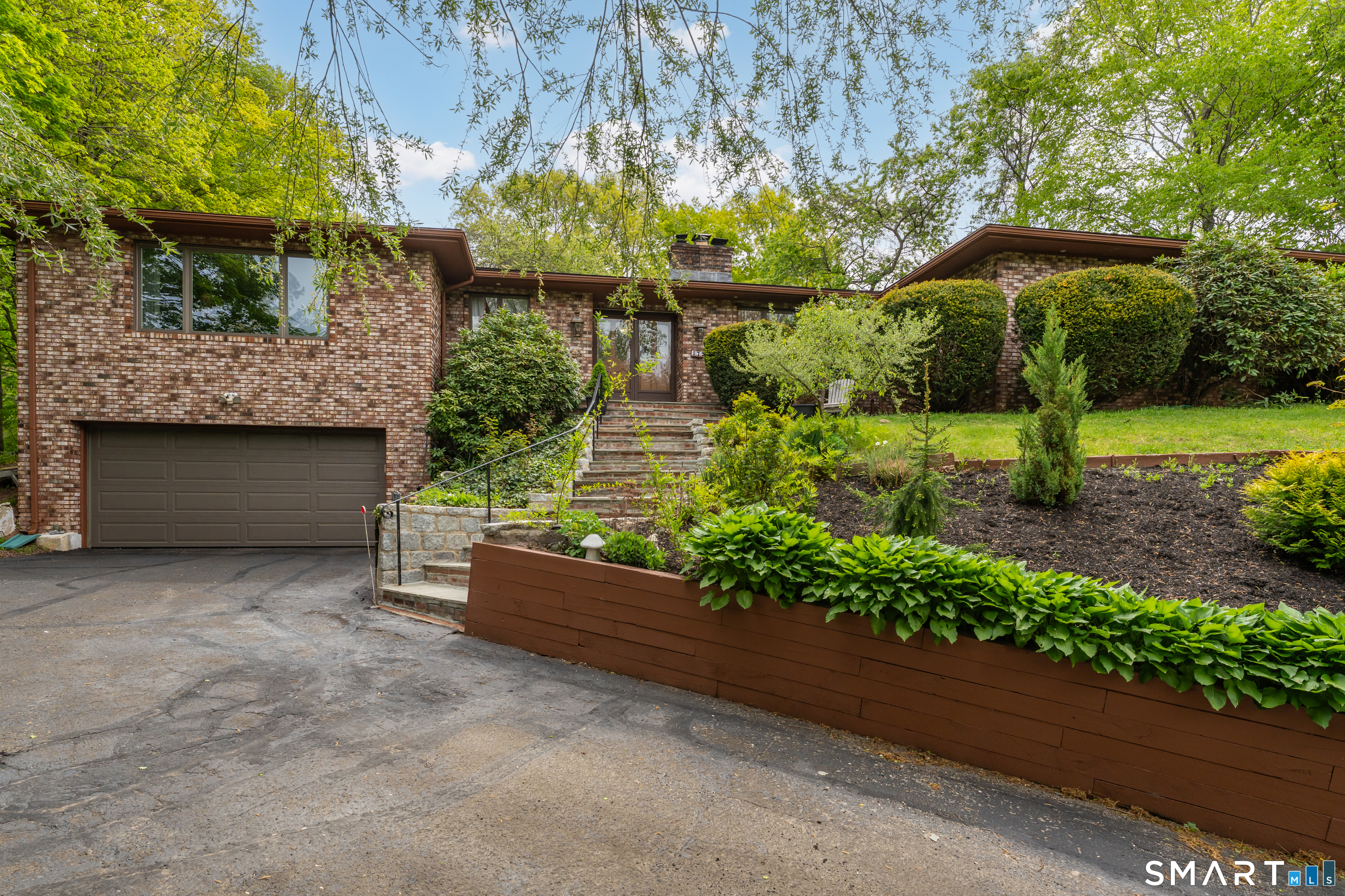 975 Main Street Hamden, CT 06514 - Photo 2 of 40